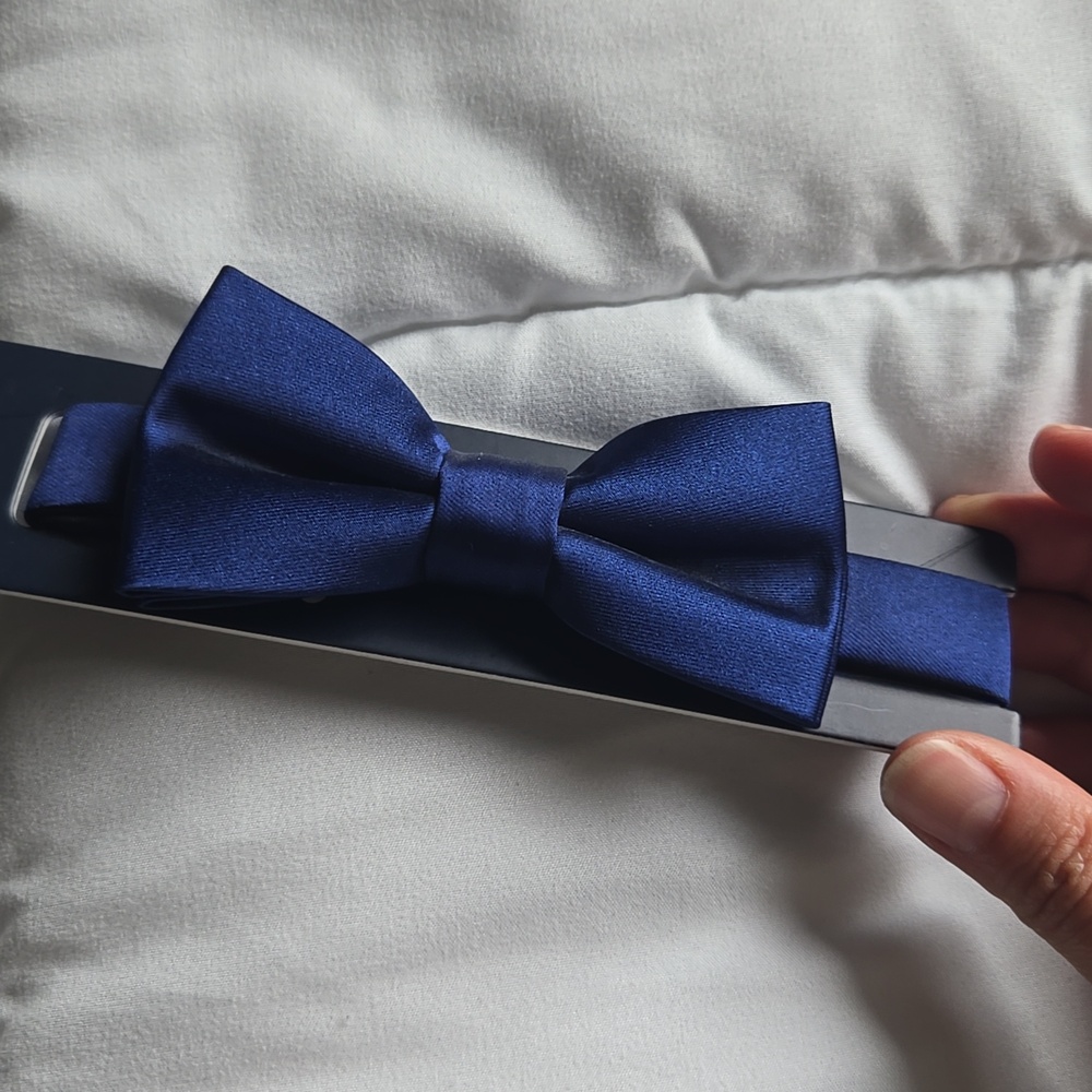 Pre-tied Butterfly Classic Hue Satin Bow Tie Navy Blue Wedding Groom Bridal NWT - Picture 5 of 12